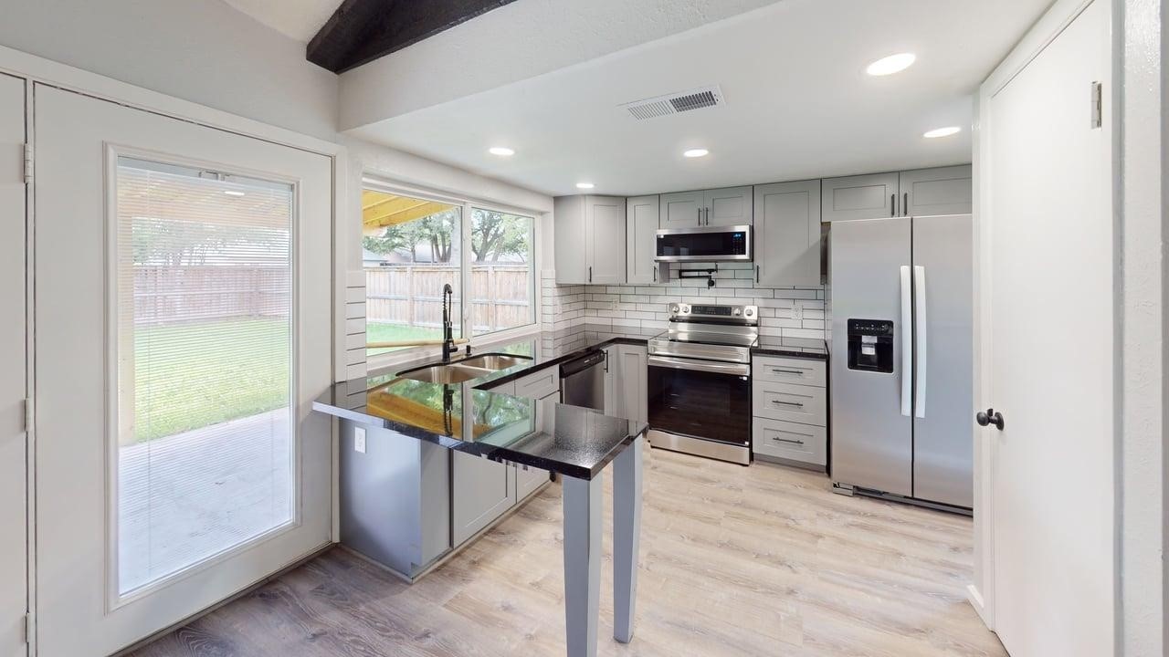 633 Stroud Lane Garland TX 75043