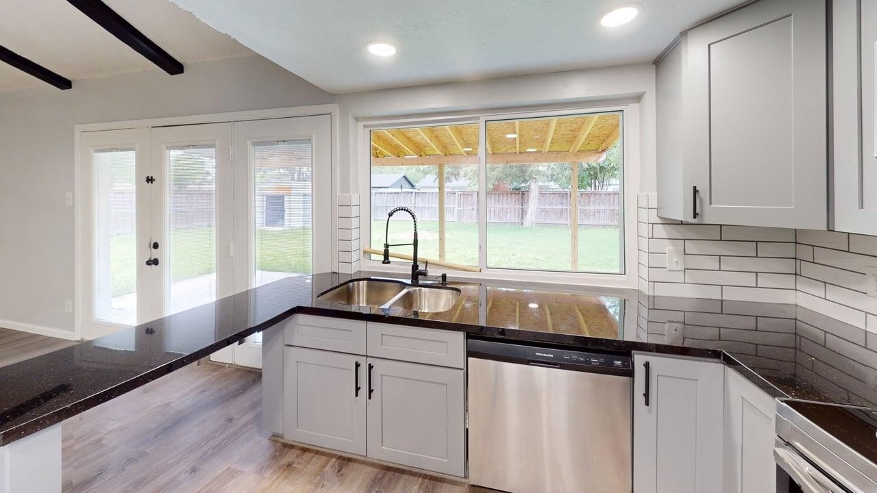 633 Stroud Lane Garland TX 75043