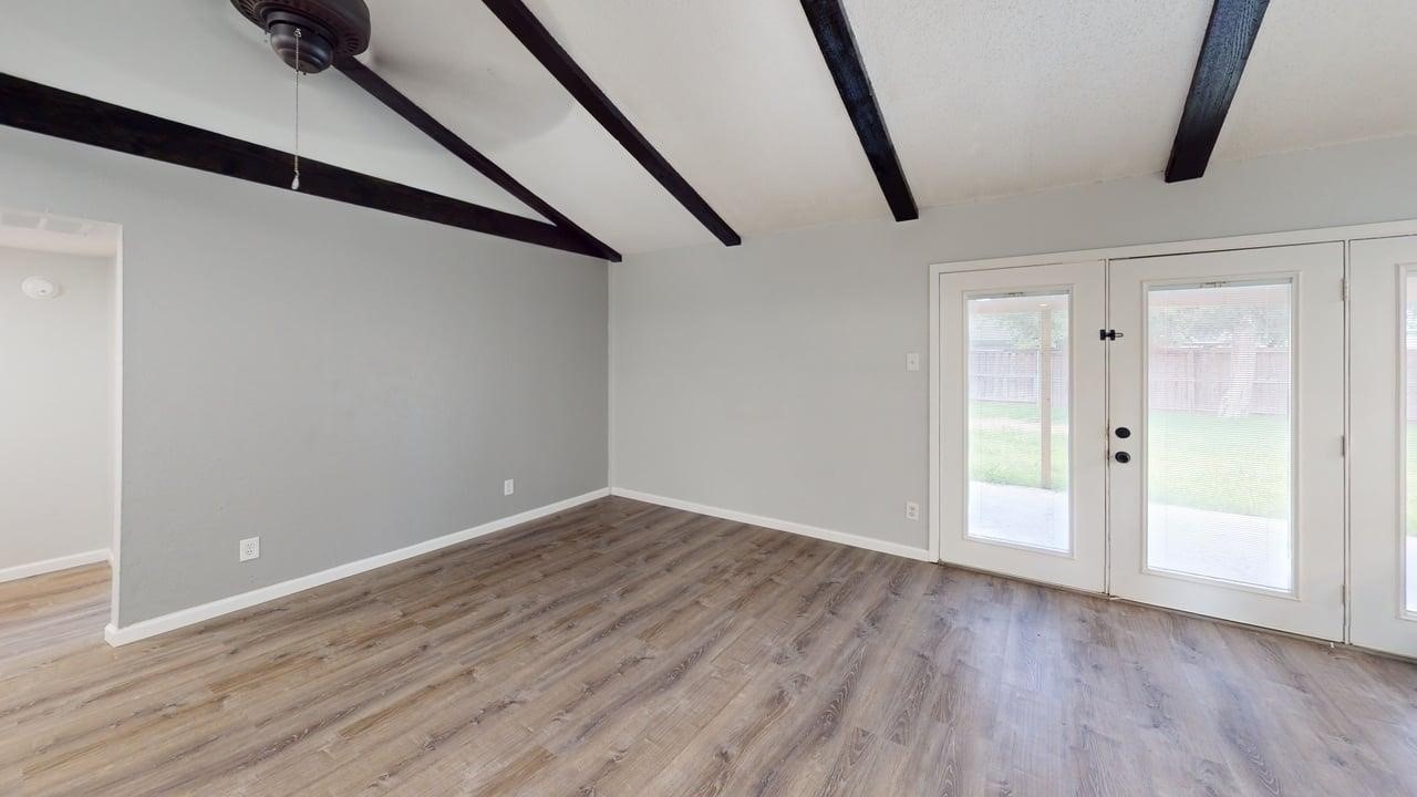 633 Stroud Lane Garland TX 75043