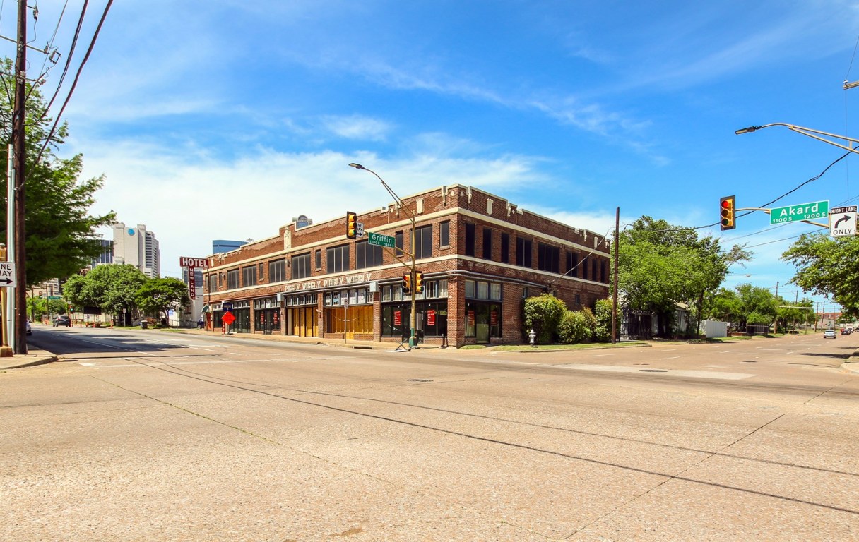 1108 S Akard Street Dallas TX 75215