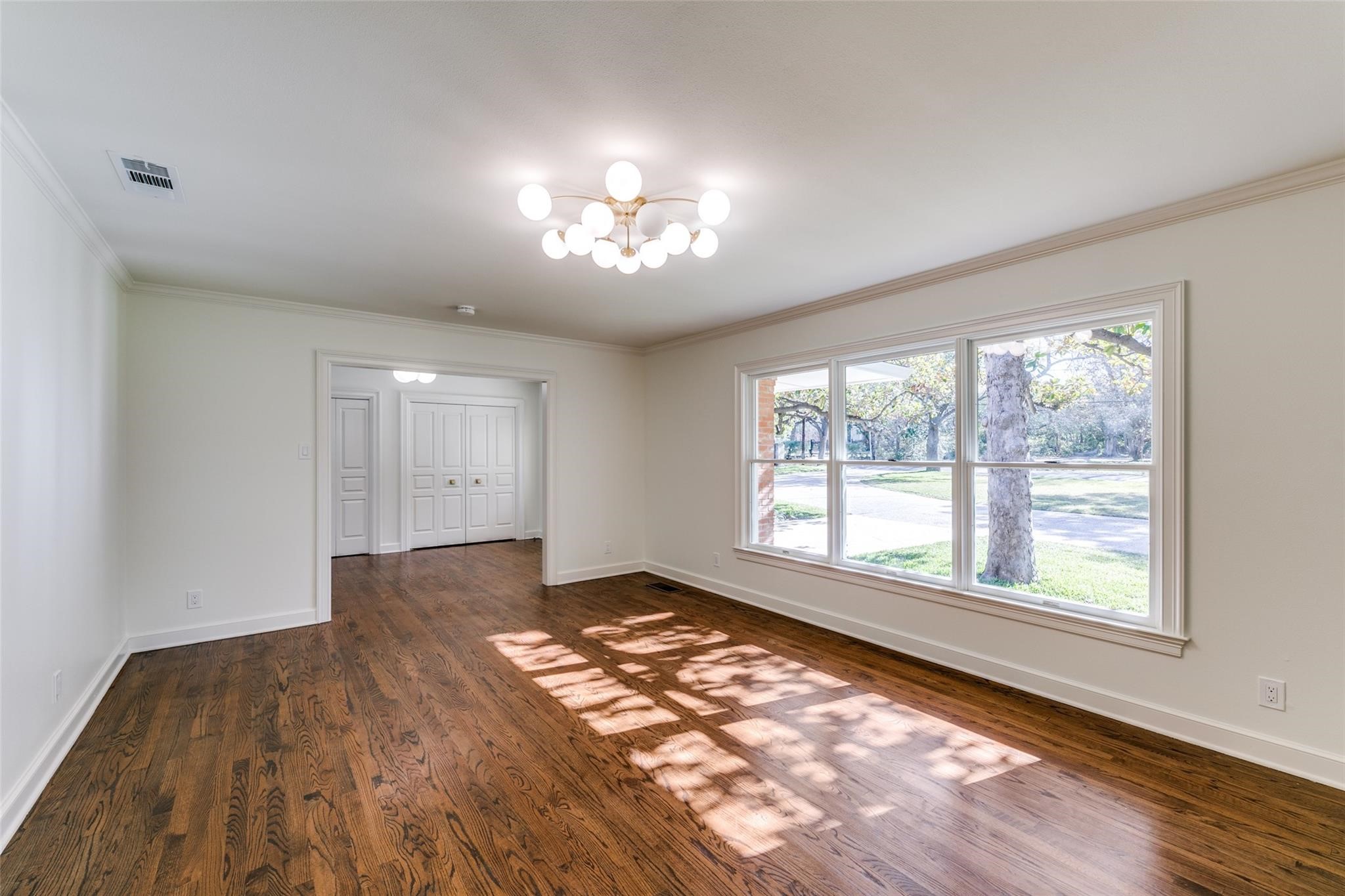 5543 Winston Court Dallas TX 75220
