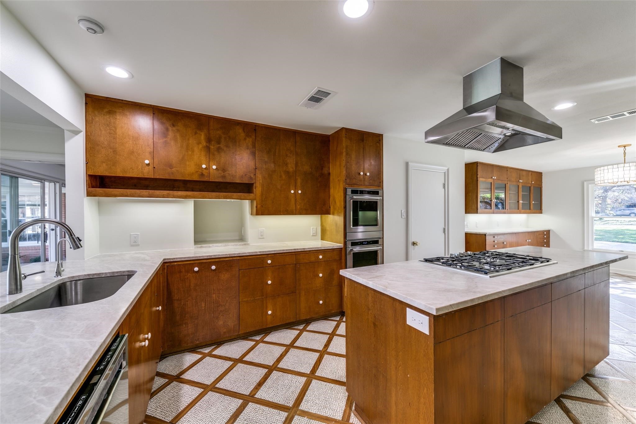 5543 Winston Court Dallas TX 75220