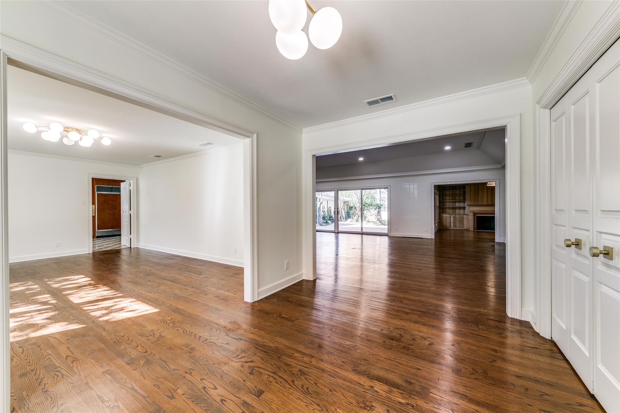 5543 Winston Court Dallas TX 75220