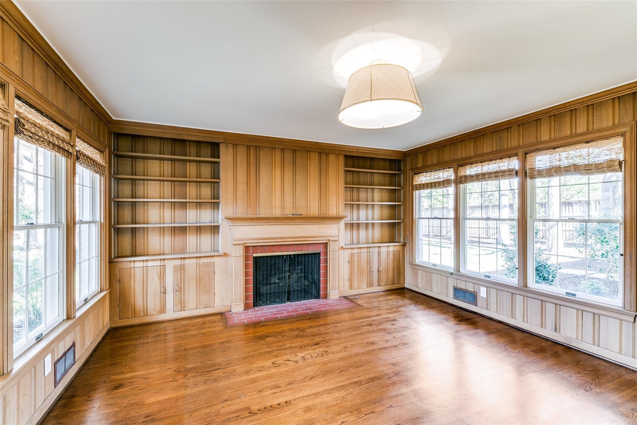 5543 Winston Court Dallas TX 75220