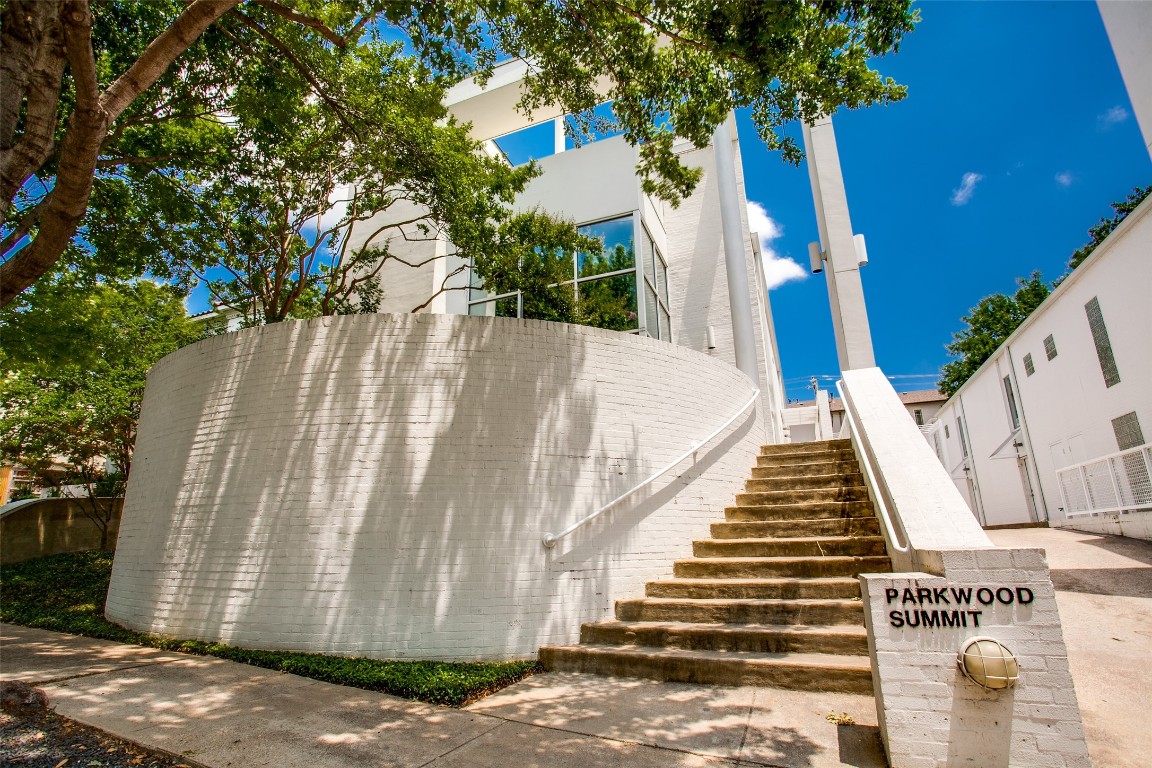 4214 Buena Vista Street Dallas TX 75205