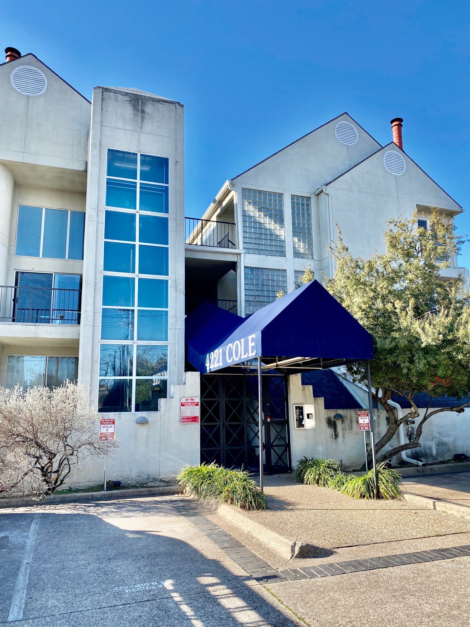 4221 Cole Avenue Dallas TX 75205