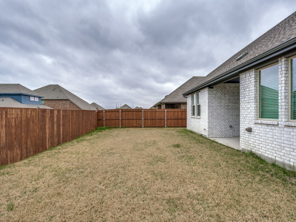 6978 Draper Lane Garland TX 75043