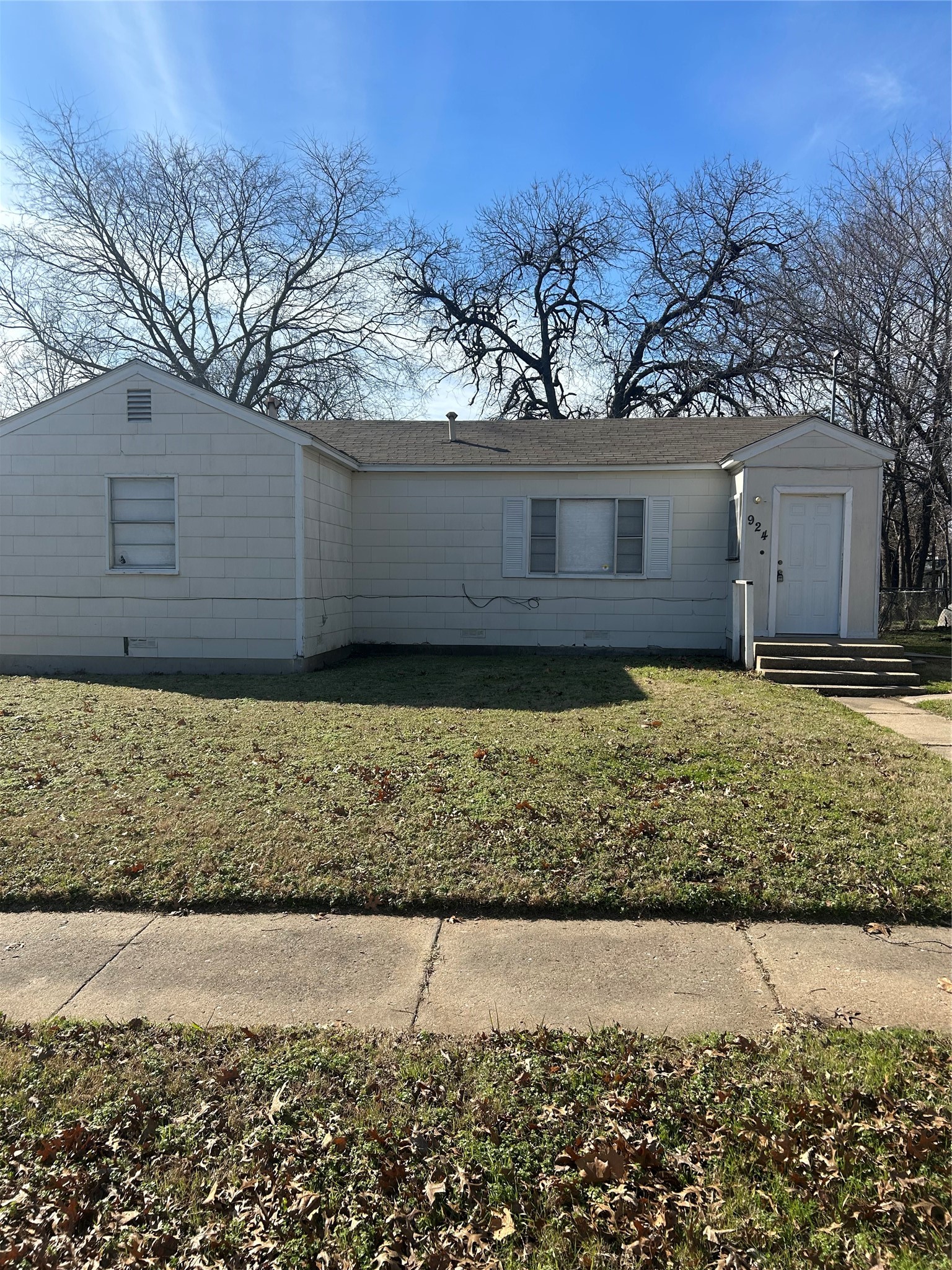 924 S Lee Avenue Sherman TX 75090