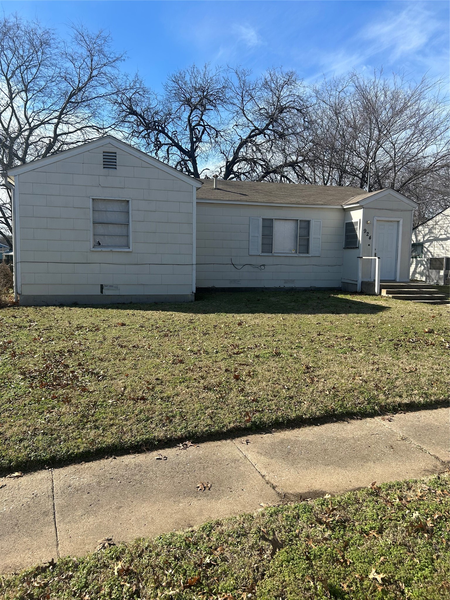 924 S Lee Avenue Sherman TX 75090
