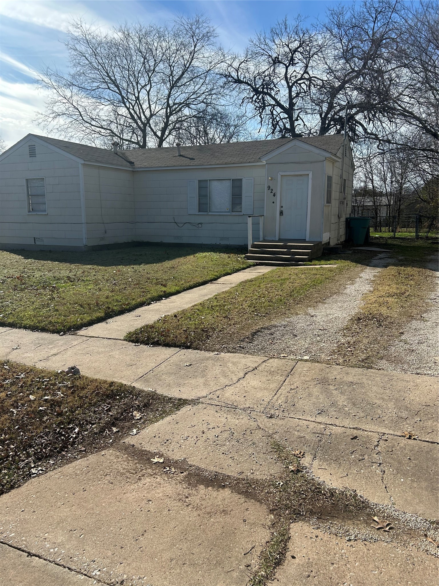 924 S Lee Avenue Sherman TX 75090