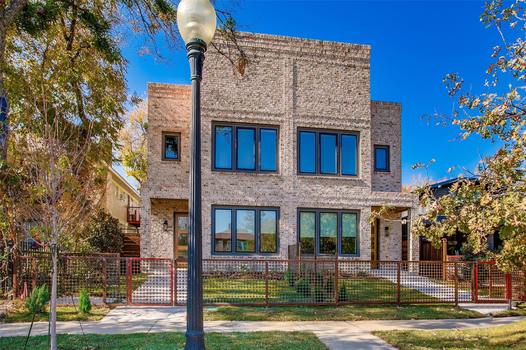 713 N Bishop Avenue Dallas TX 75208