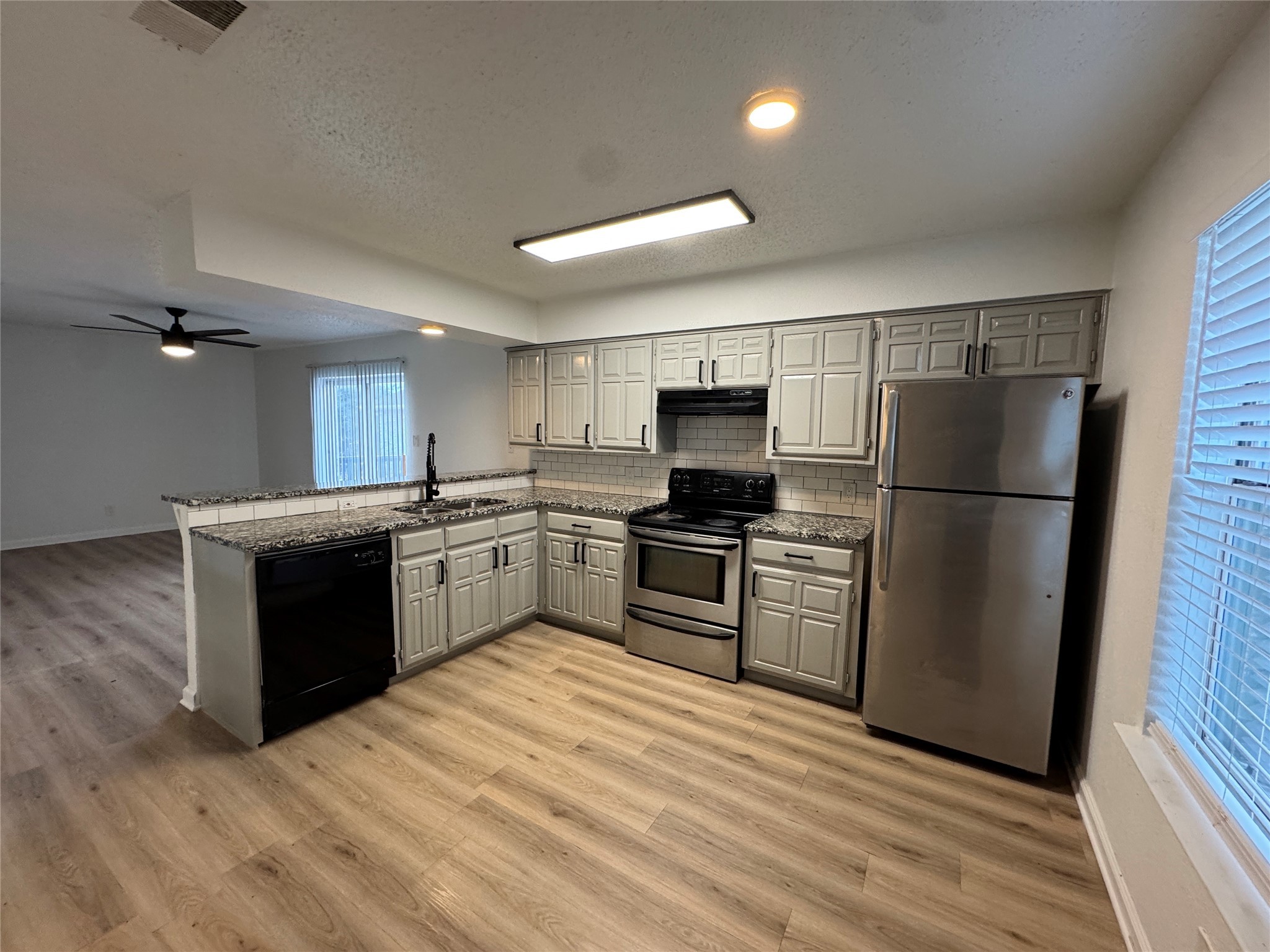 762 E Warrior Trail Grand Prairie TX 75052