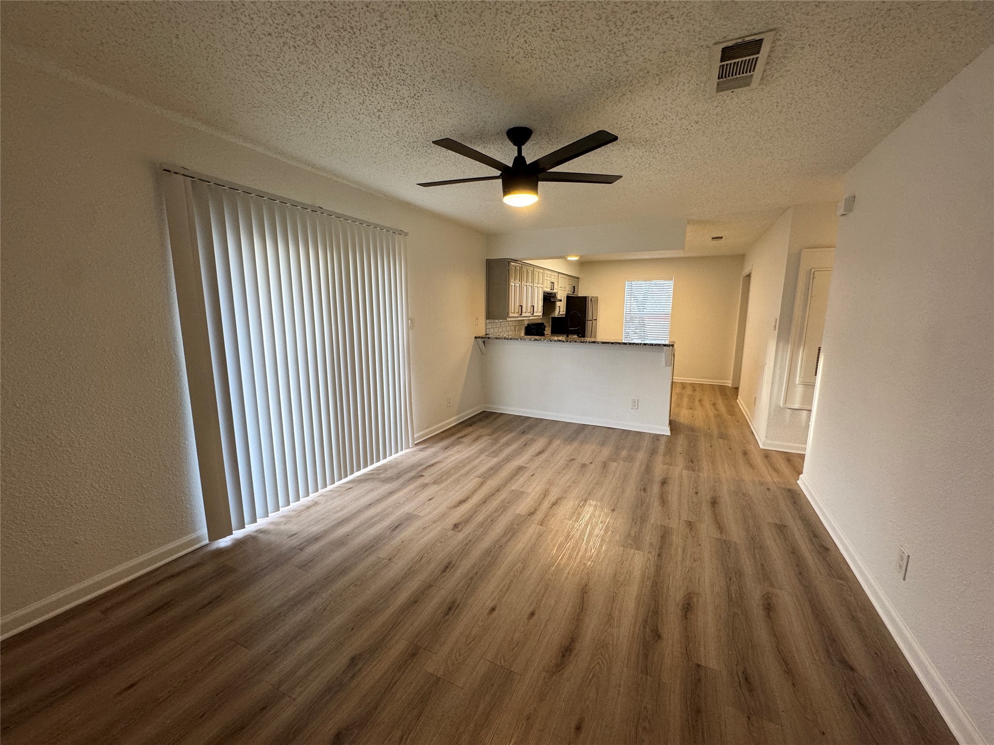 762 E Warrior Trail Grand Prairie TX 75052