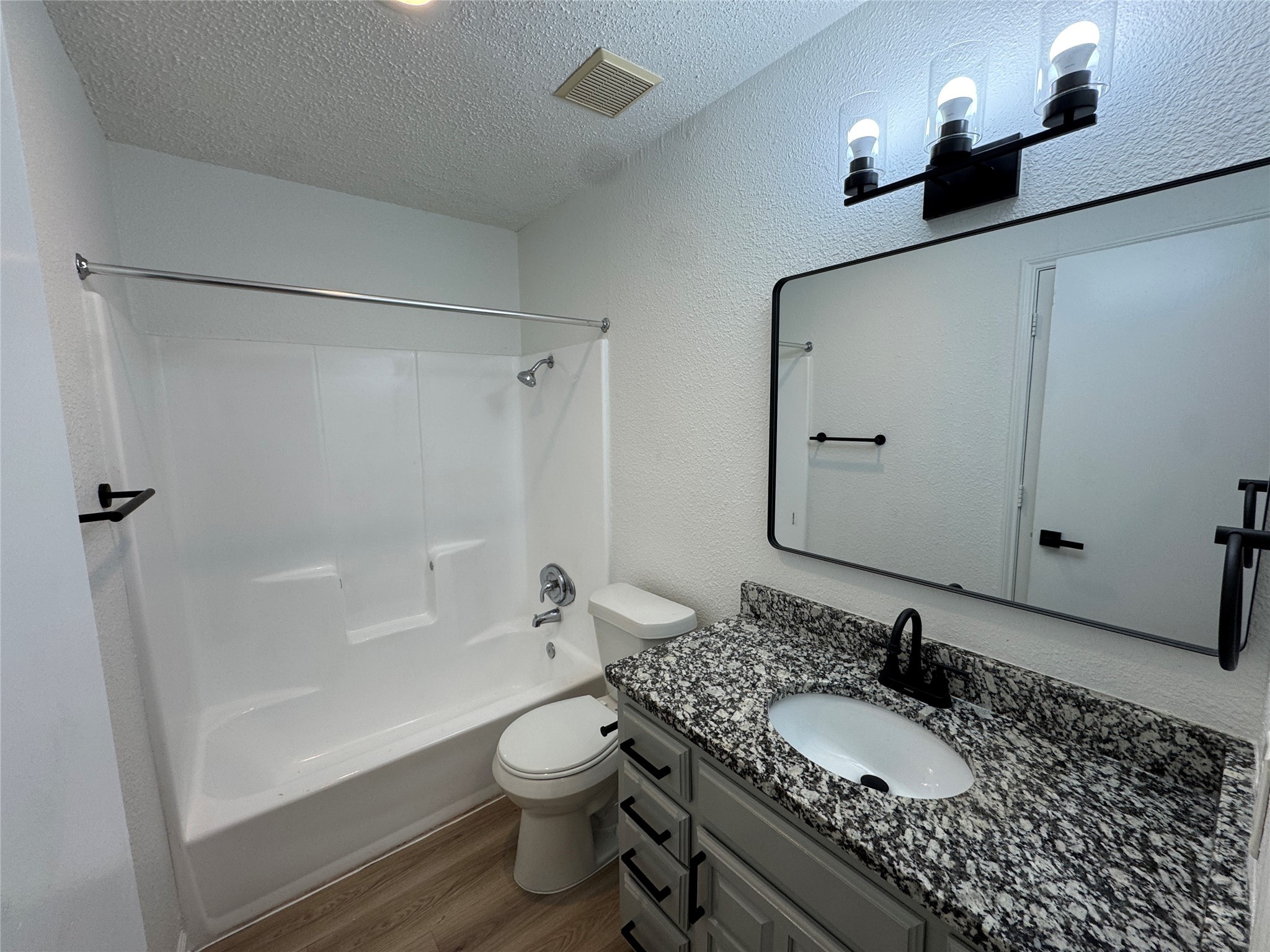 762 E Warrior Trail Grand Prairie TX 75052