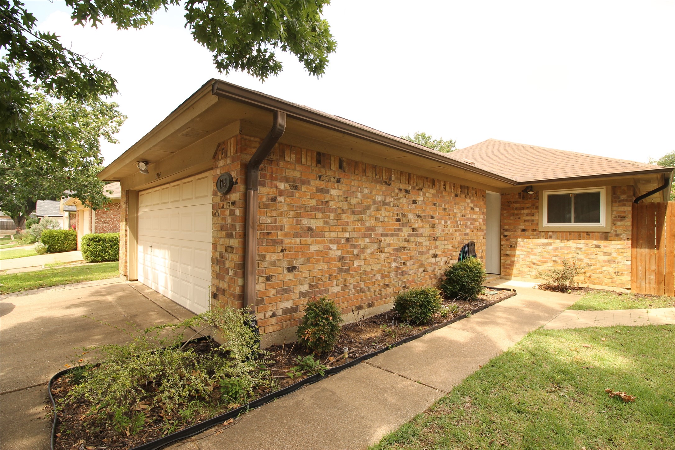 1714 Red Bud Lane Euless TX 76039