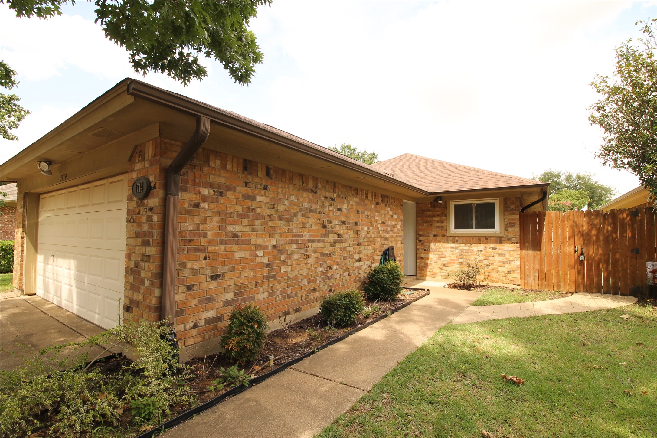1714 Red Bud Lane Euless TX 76039
