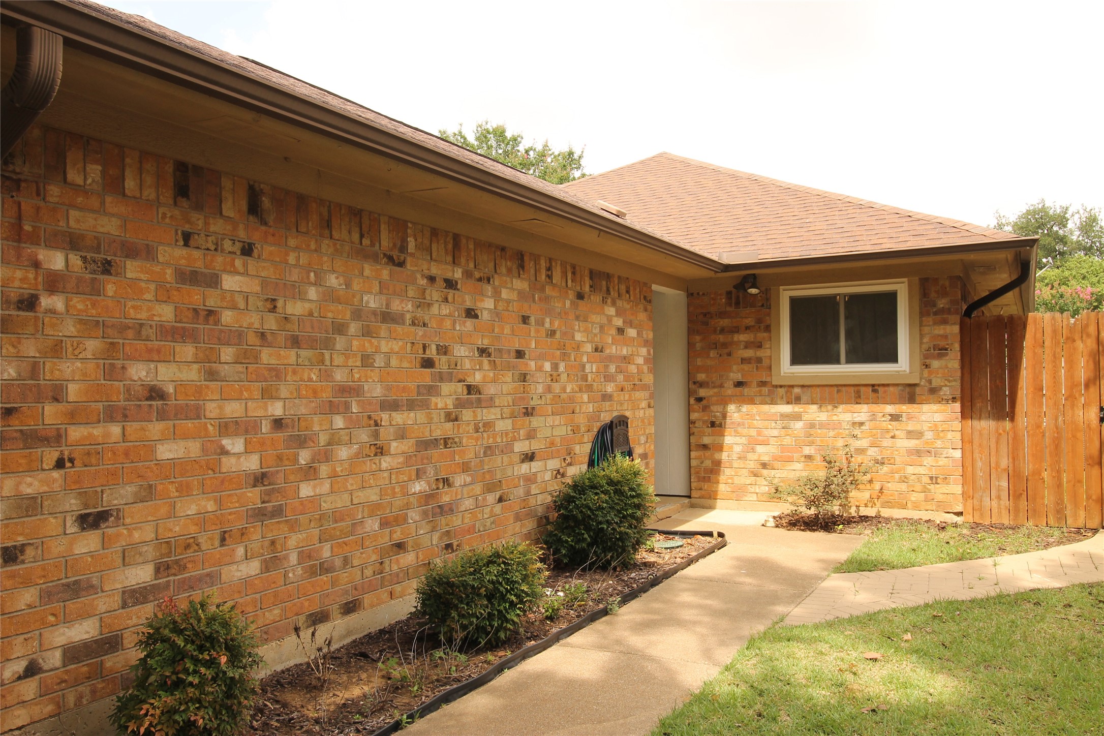 1714 Red Bud Lane Euless TX 76039