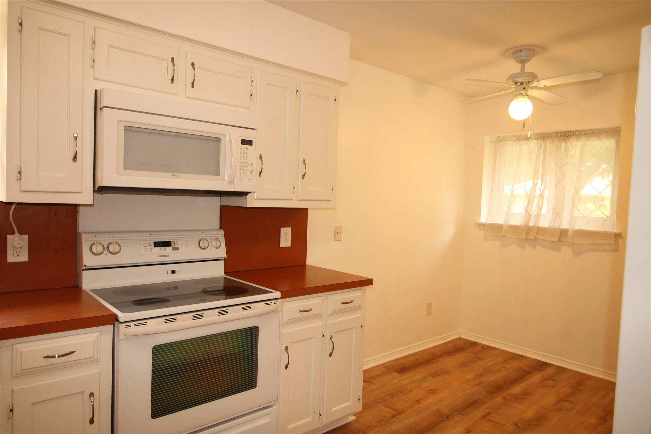 1714 Red Bud Lane Euless TX 76039