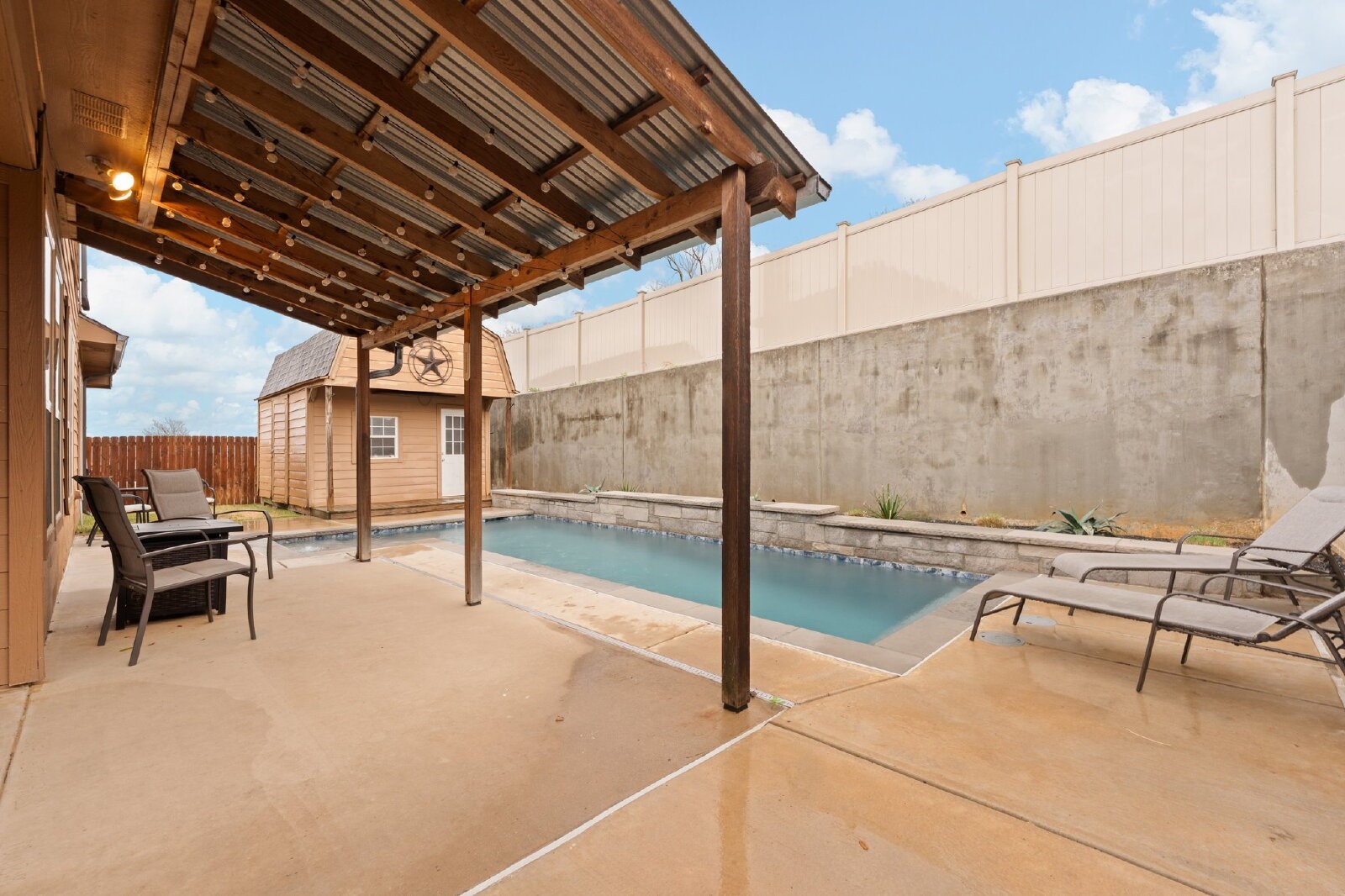400 Hidden Lake Court Burleson TX 76028