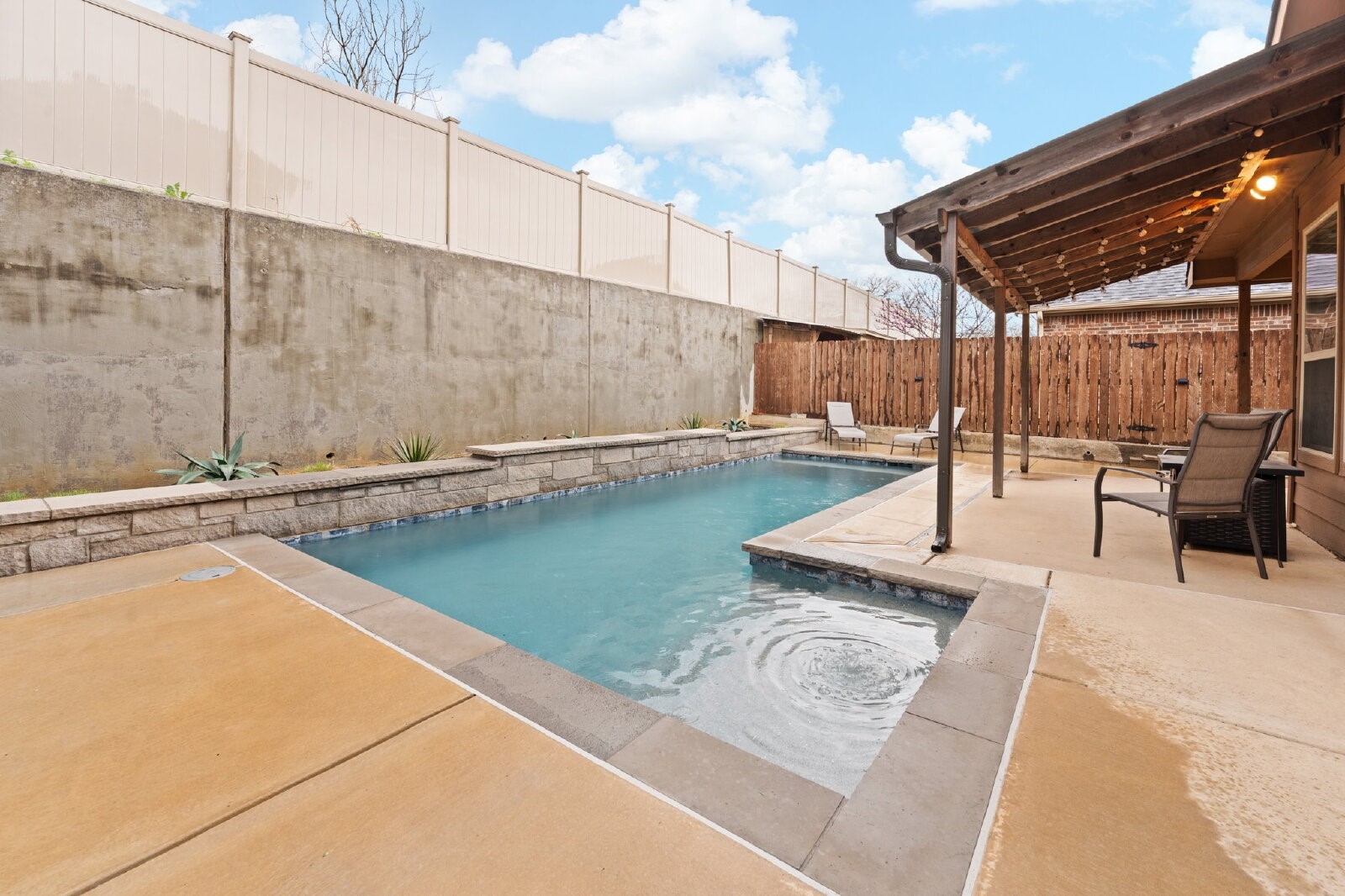 400 Hidden Lake Court Burleson TX 76028