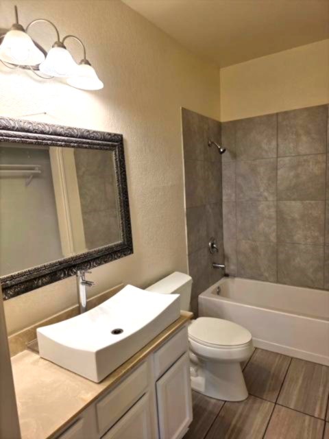 4800 W Lovers Lane Dallas TX 75209
