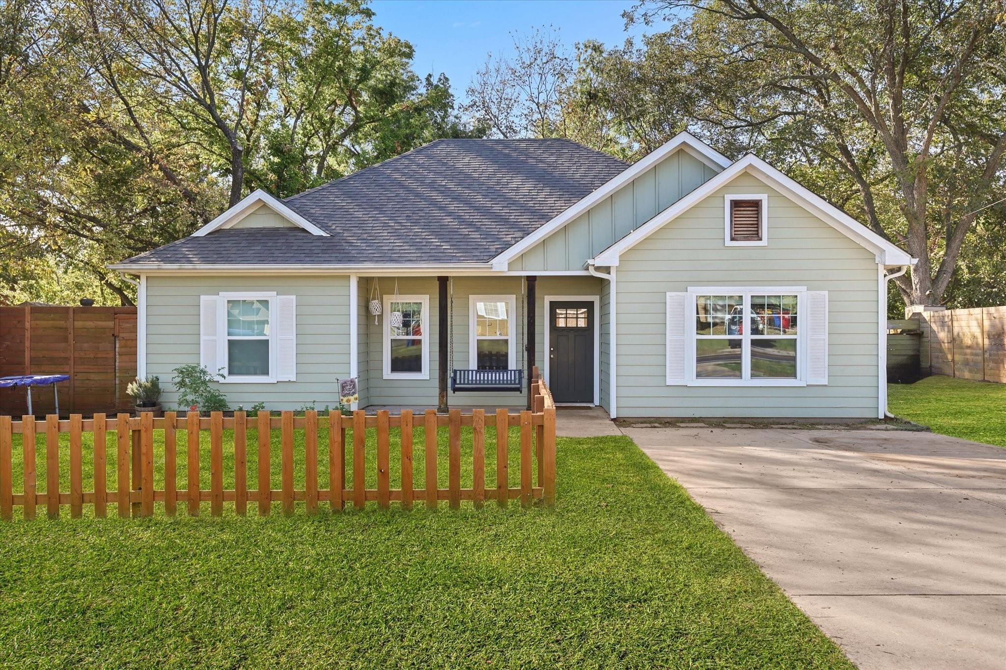 1185 E Jefferson Street Van Alstyne TX 75495