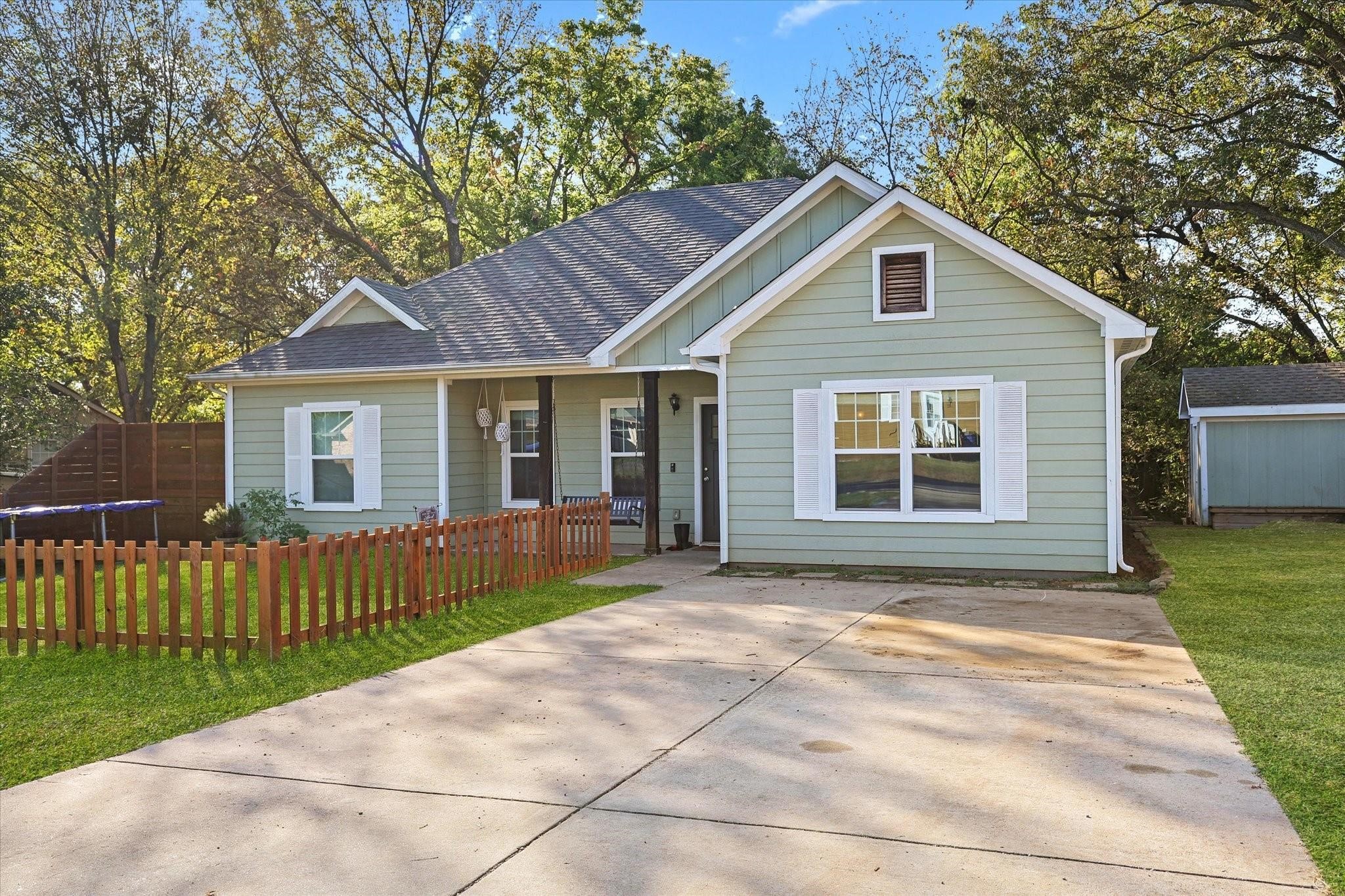1185 E Jefferson Street Van Alstyne TX 75495