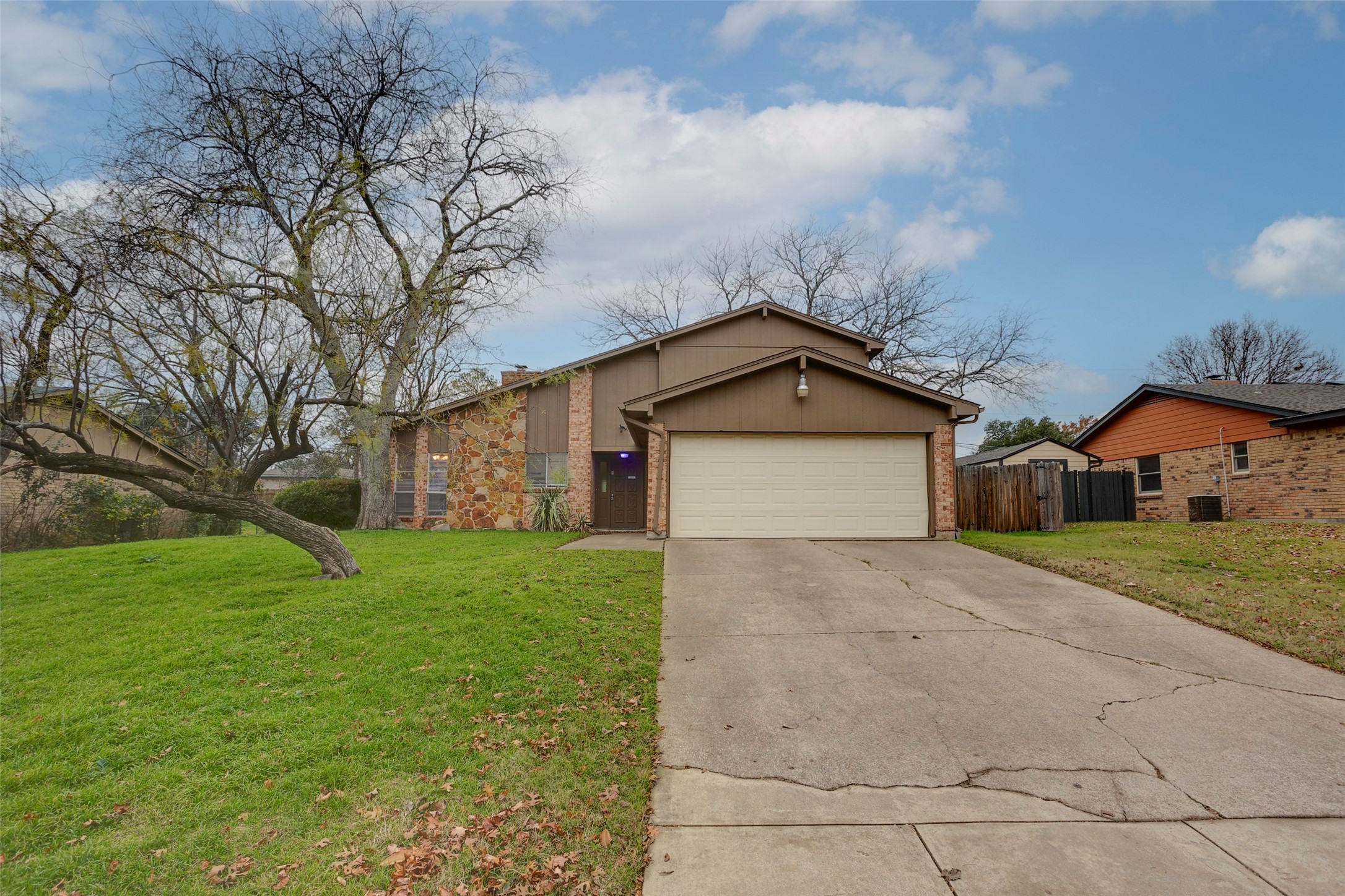 1024 Edgewood Trail Benbrook TX 76126