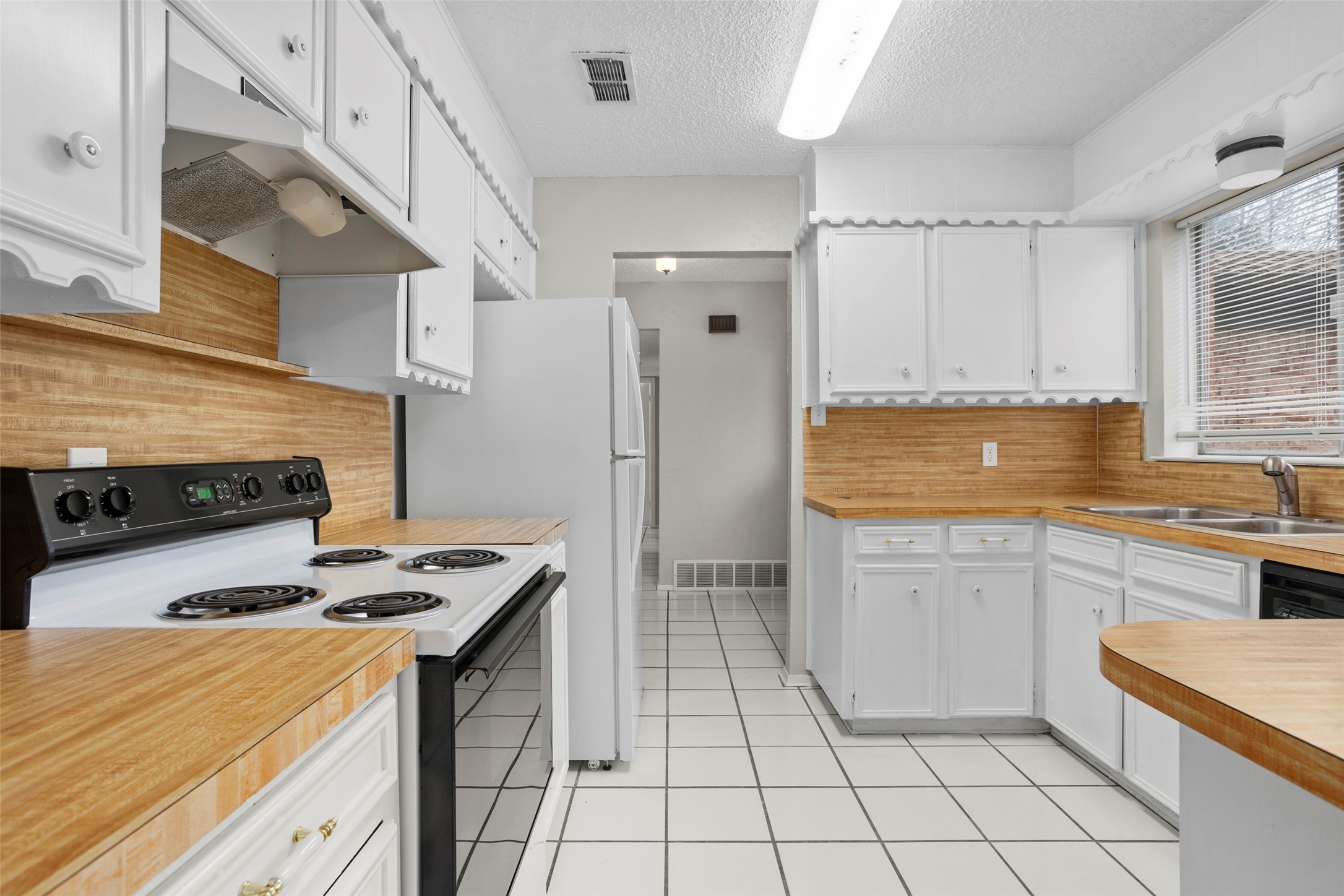 1024 Edgewood Trail Benbrook TX 76126