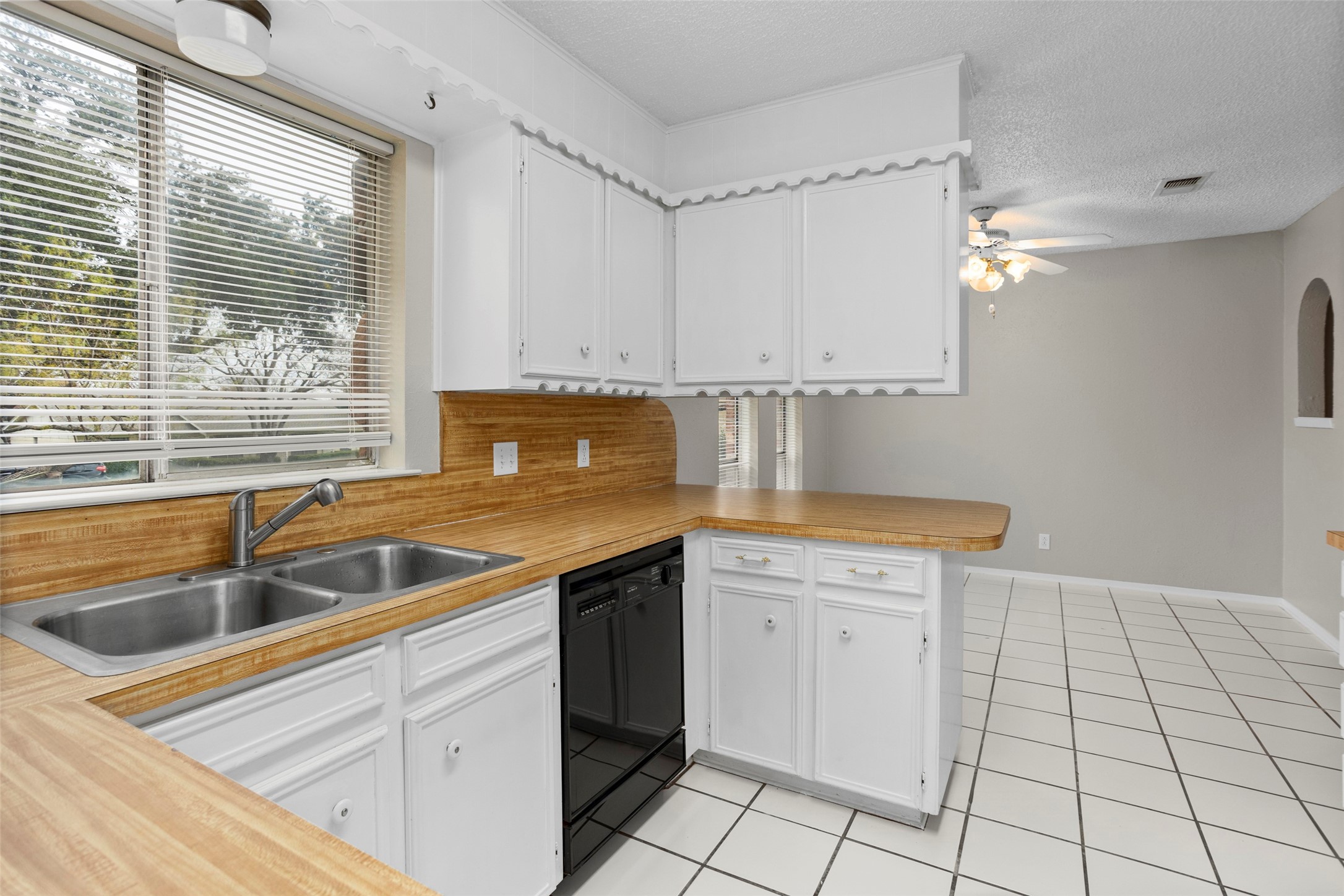 1024 Edgewood Trail Benbrook TX 76126