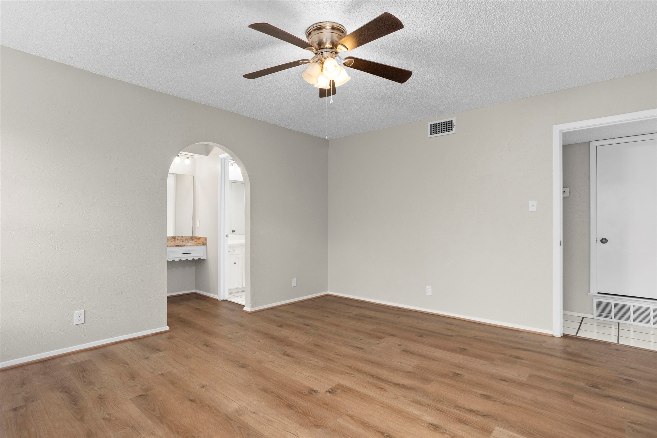 1024 Edgewood Trail Benbrook TX 76126