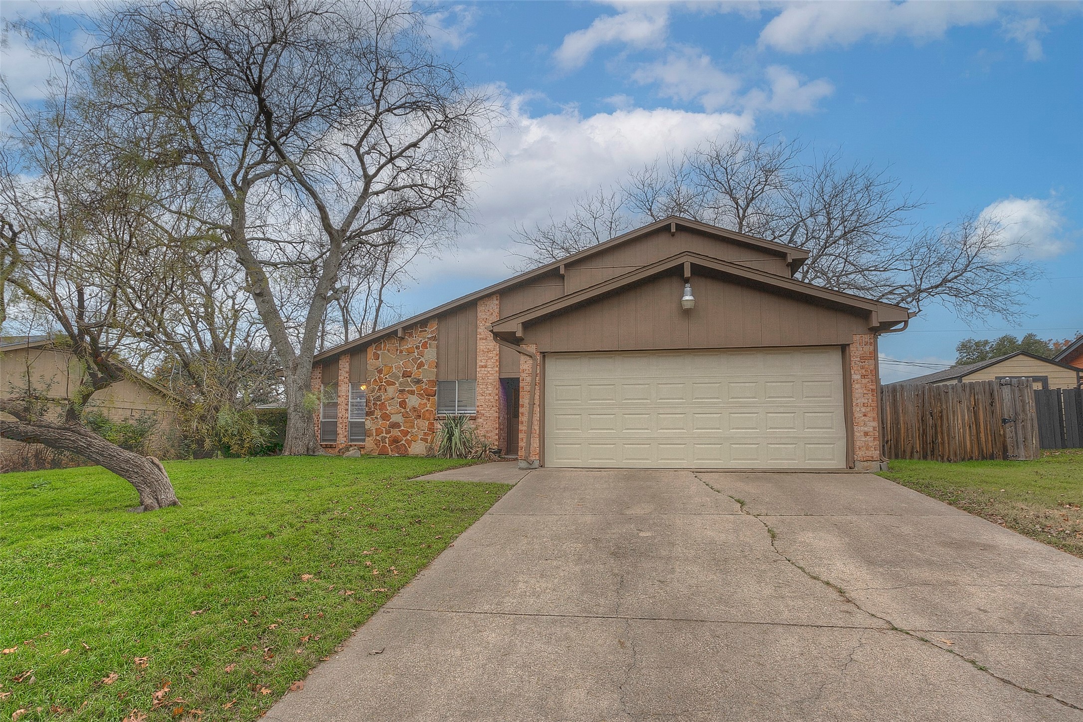 1024 Edgewood Trail Benbrook TX 76126