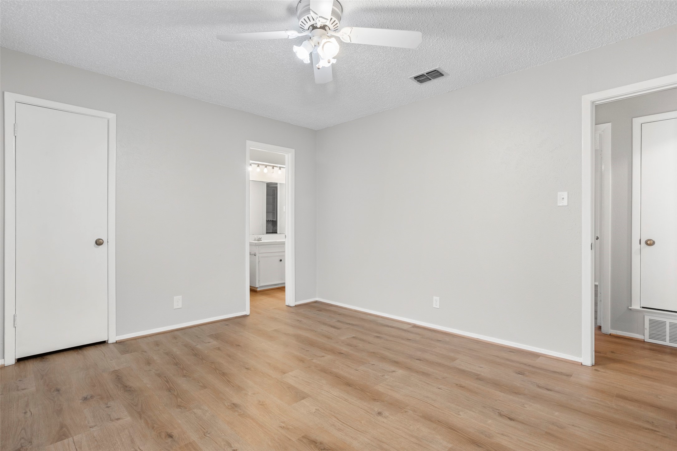 1024 Edgewood Trail Benbrook TX 76126