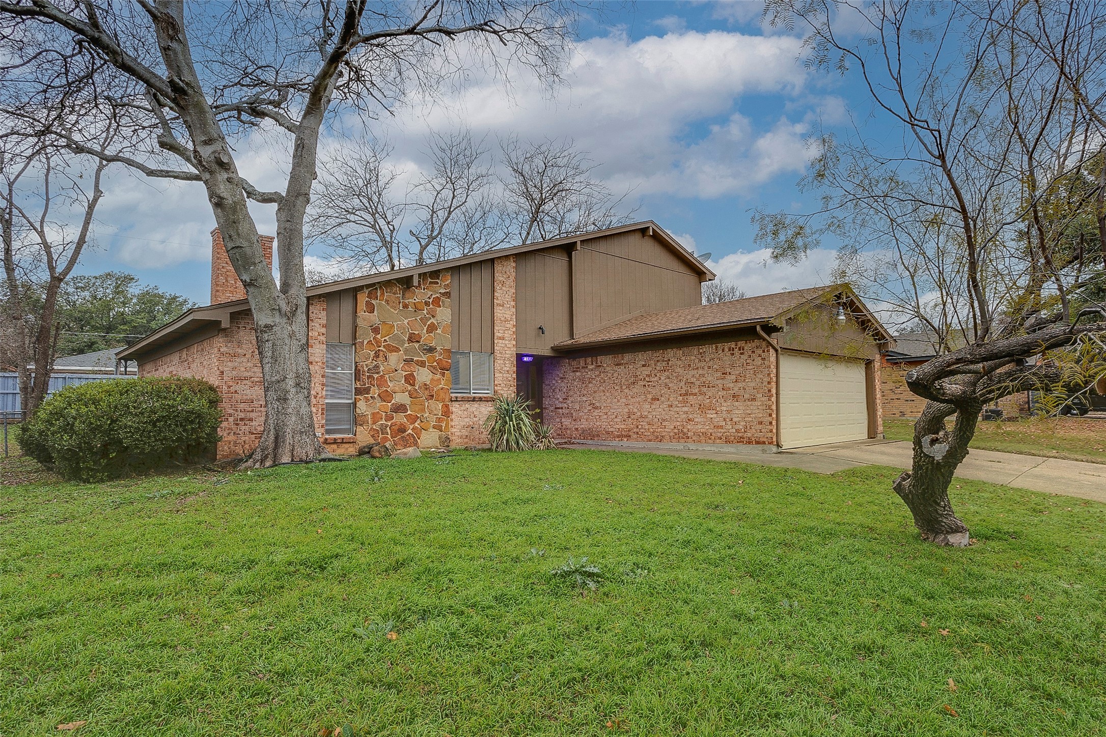 1024 Edgewood Trail Benbrook TX 76126