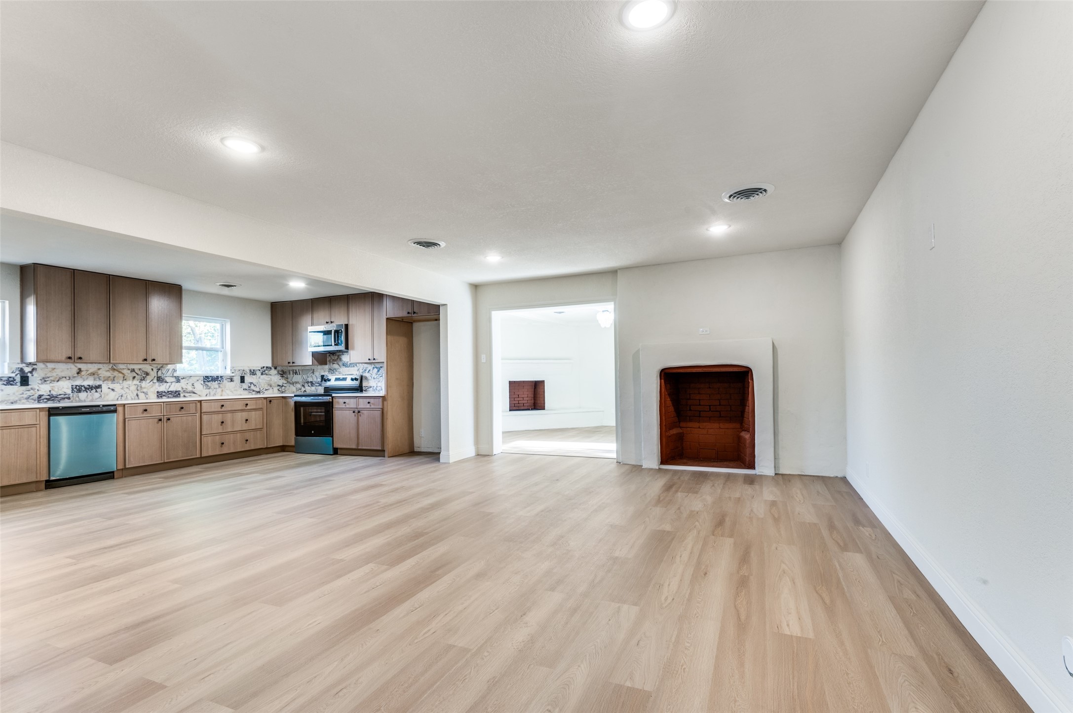 704 Turner Boulevard Grand Prairie TX 75050