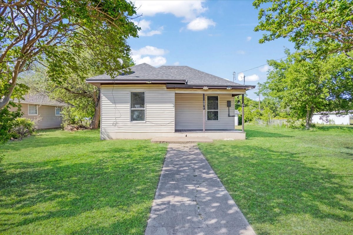407 E Bonham Street Tom Bean TX 75491
