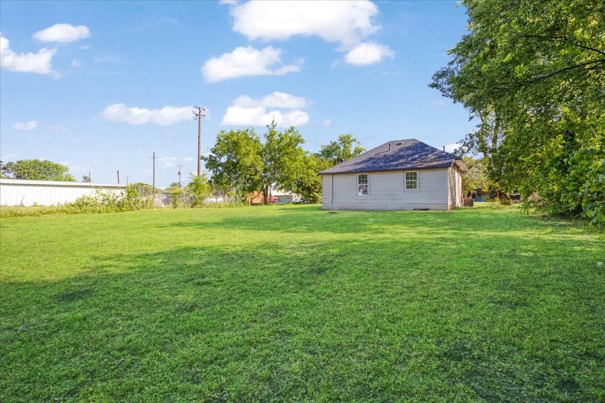 407 E Bonham Street Tom Bean TX 75491