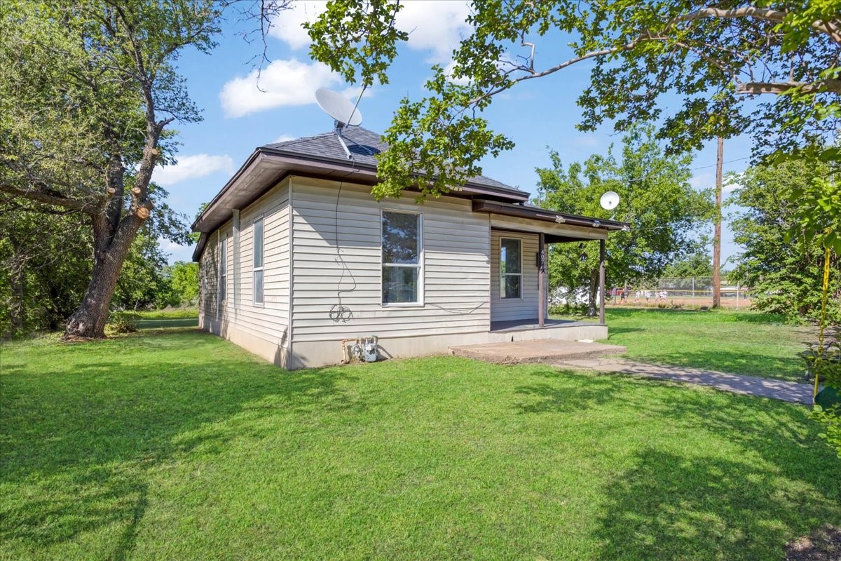 407 E Bonham Street Tom Bean TX 75491