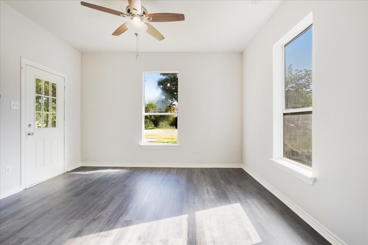 407 E Bonham Street Tom Bean TX 75491