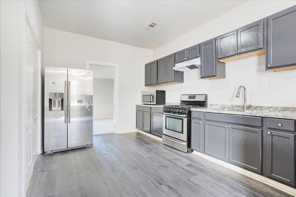 407 E Bonham Street Tom Bean TX 75491