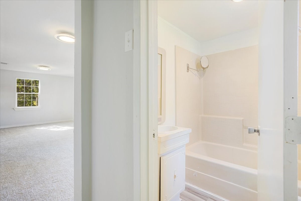 407 E Bonham Street Tom Bean TX 75491