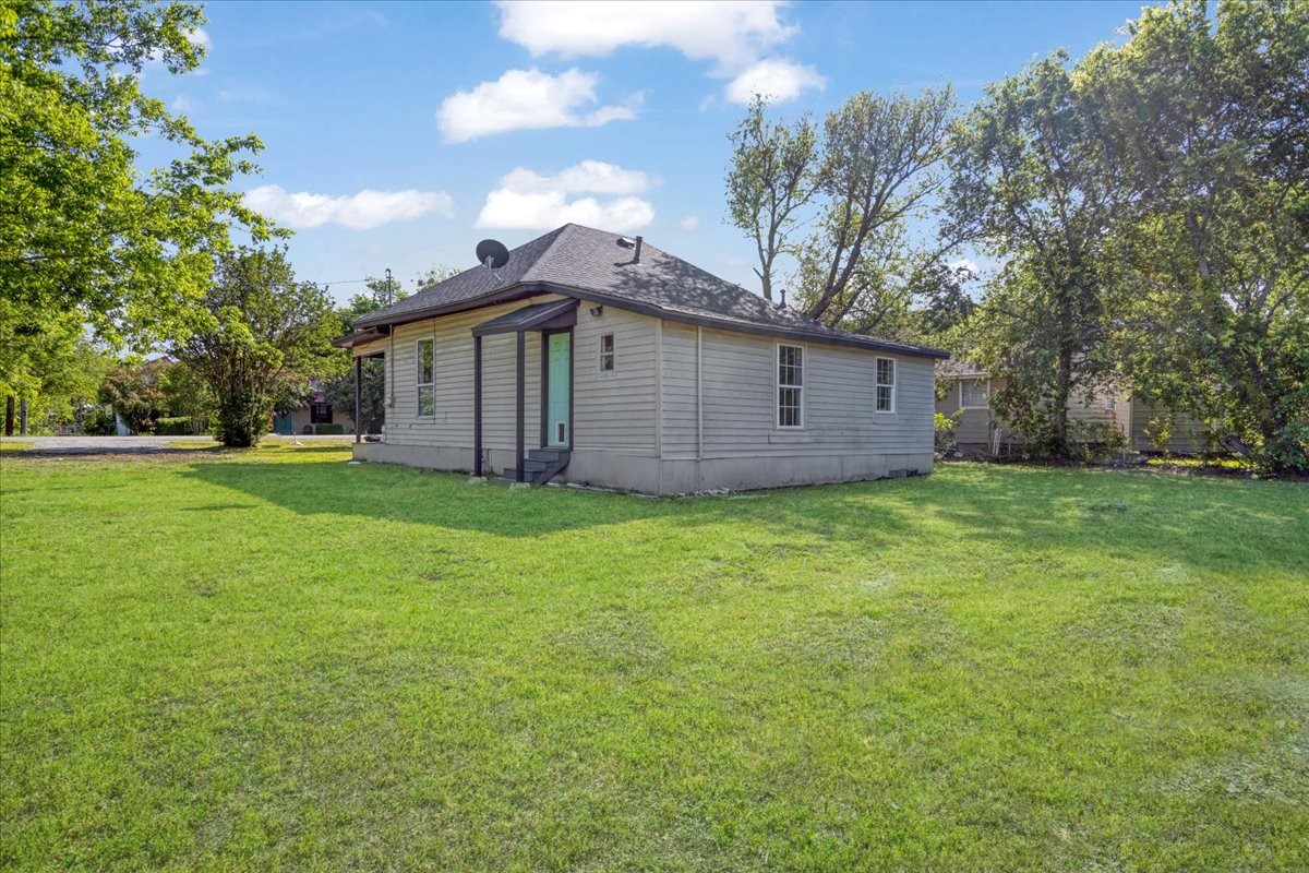 407 E Bonham Street Tom Bean TX 75491