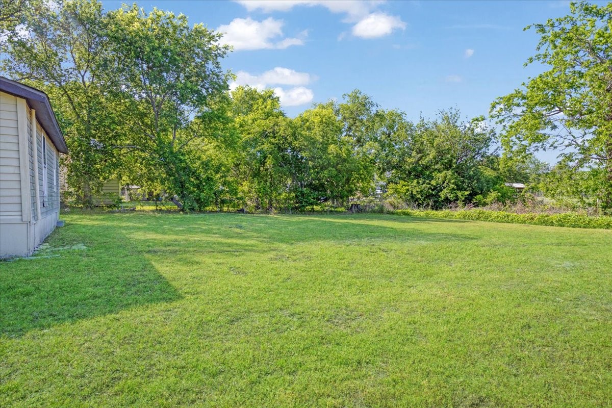 407 E Bonham Street Tom Bean TX 75491