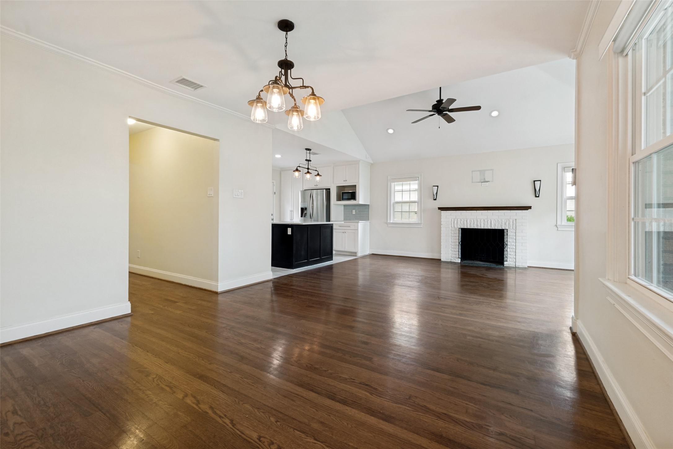 615 S Montclair Avenue Dallas TX 75208