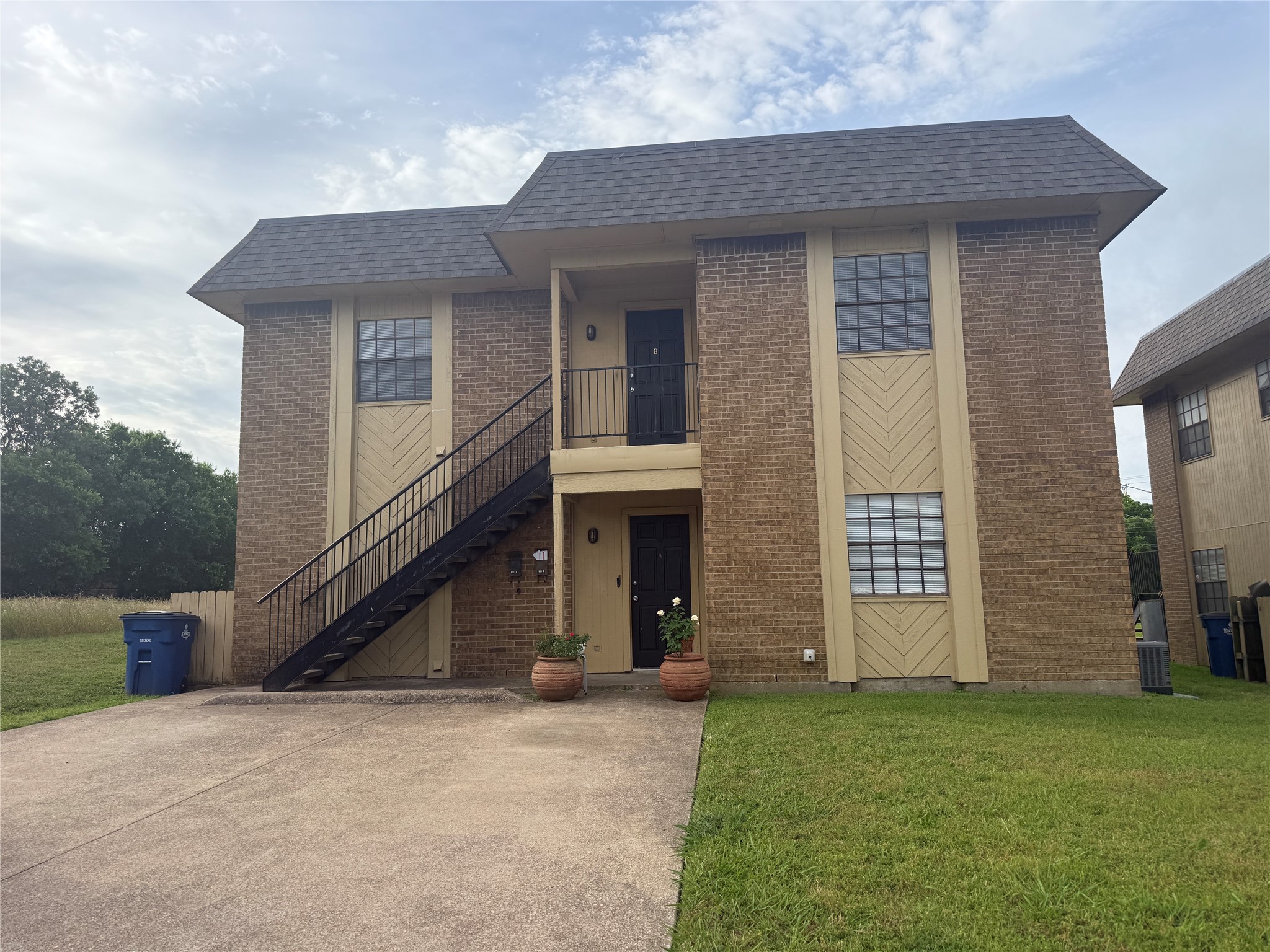 611 W Gilmer Street Ennis TX 75119