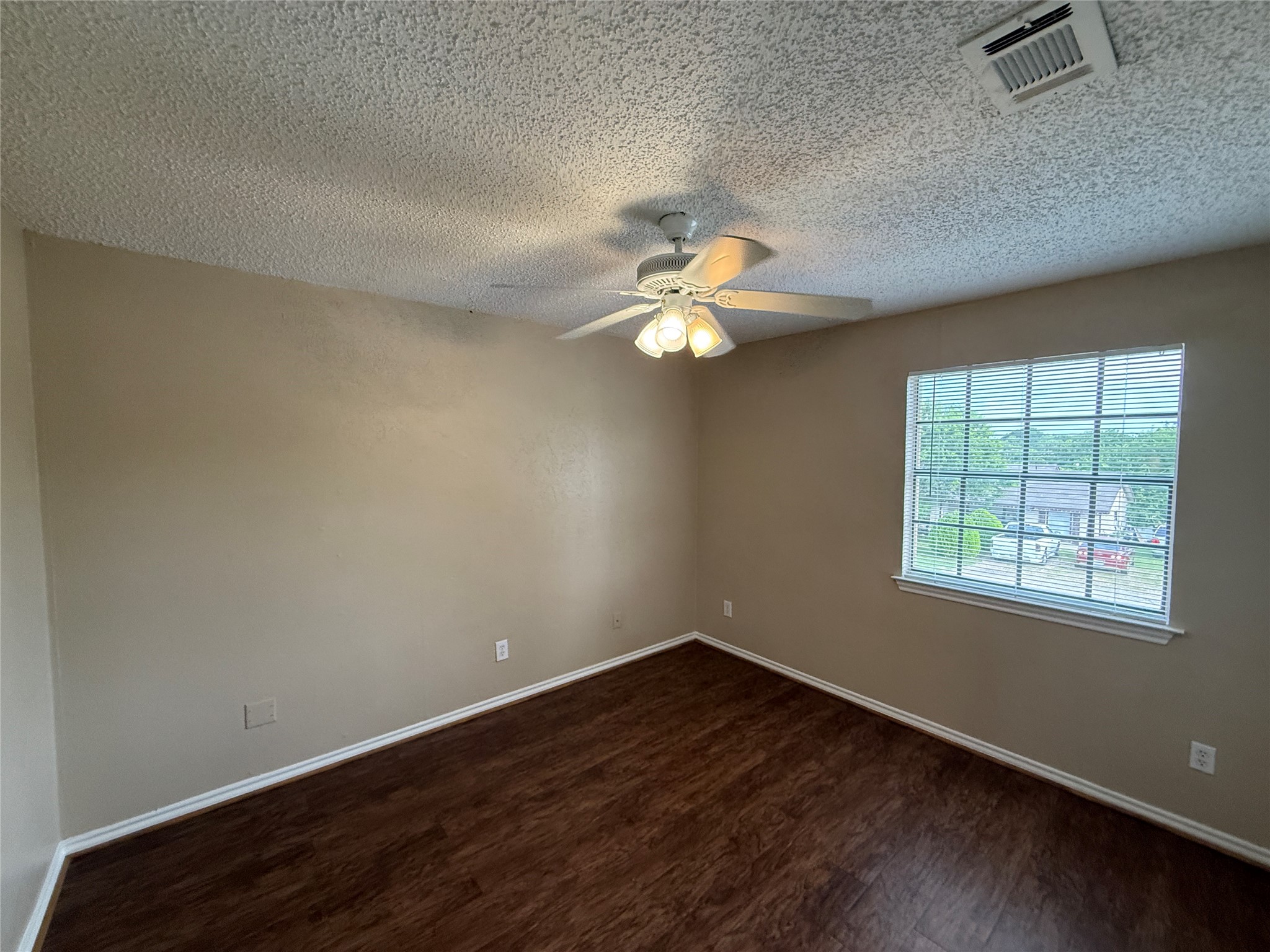 611 W Gilmer Street Ennis TX 75119
