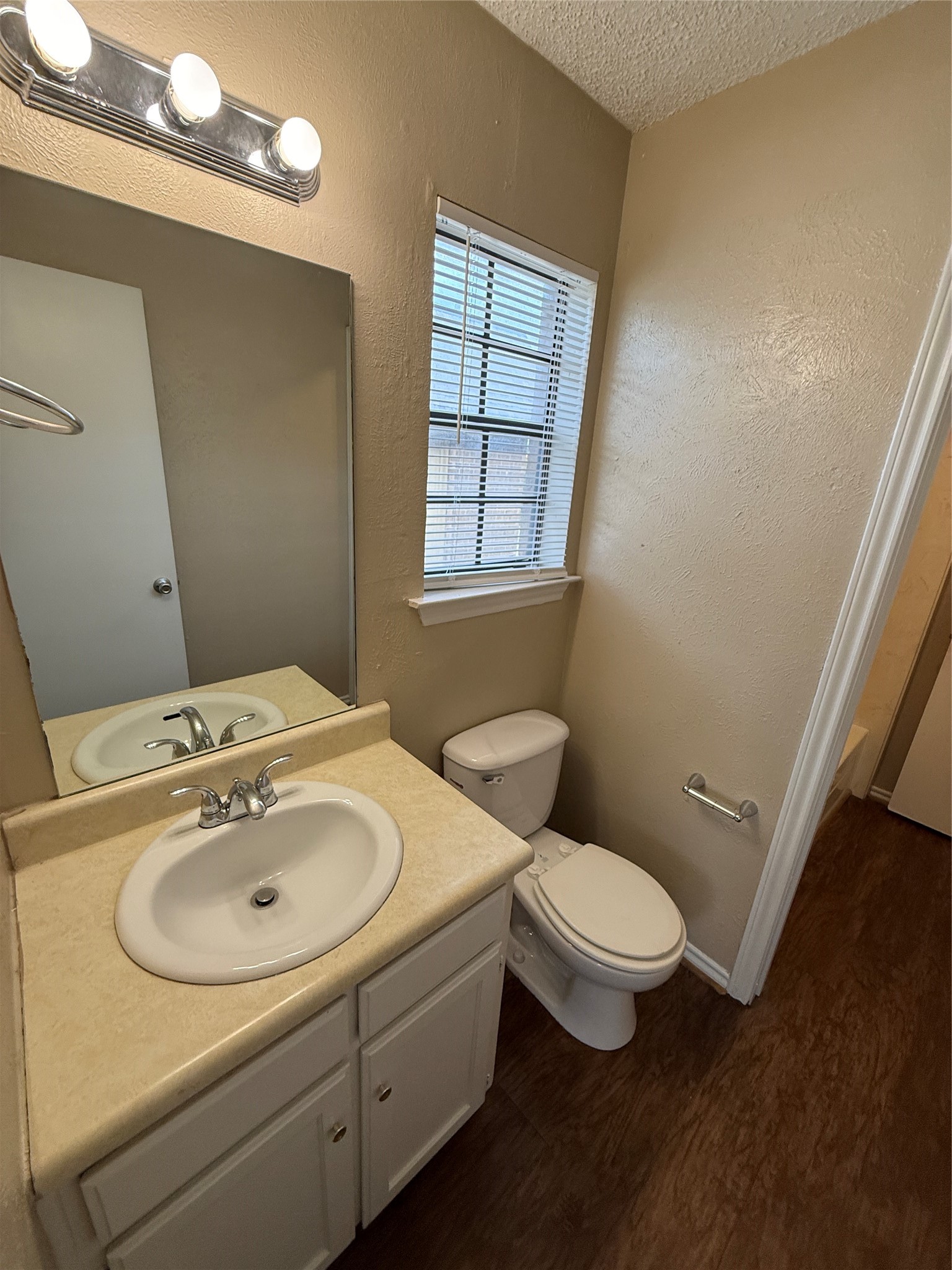 611 W Gilmer Street Ennis TX 75119