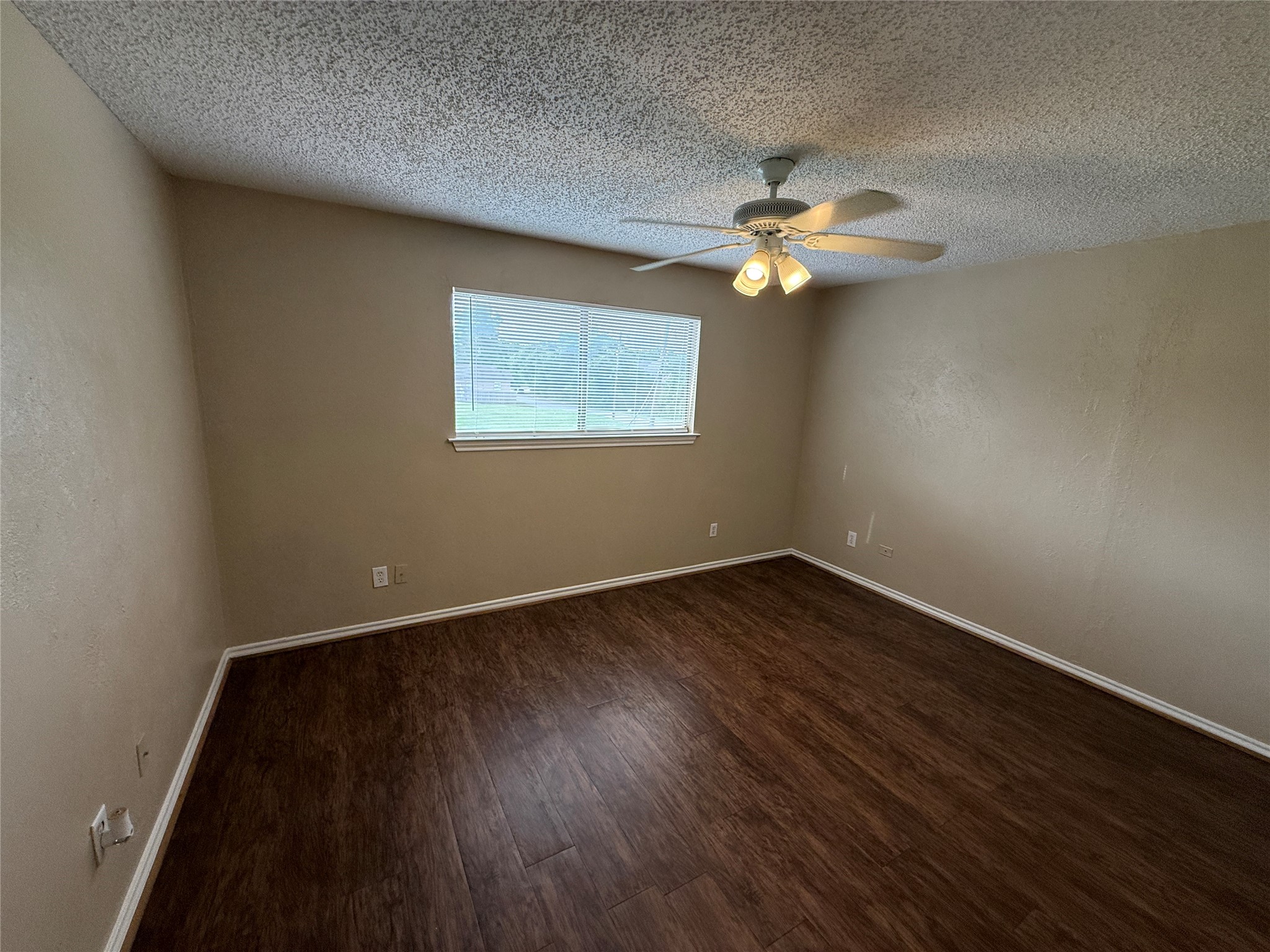 611 W Gilmer Street Ennis TX 75119
