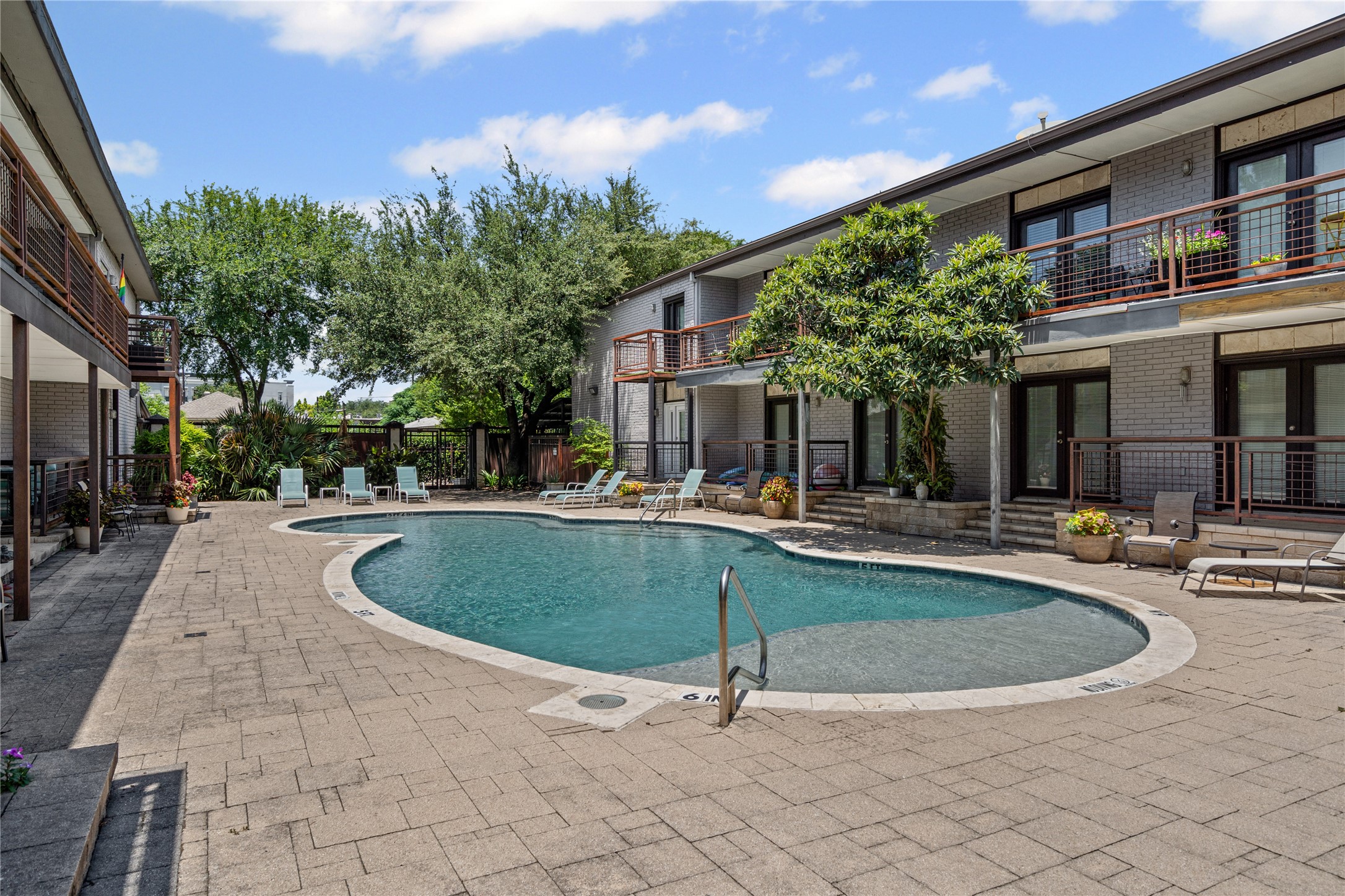 2722 Knight Street Dallas TX 75219