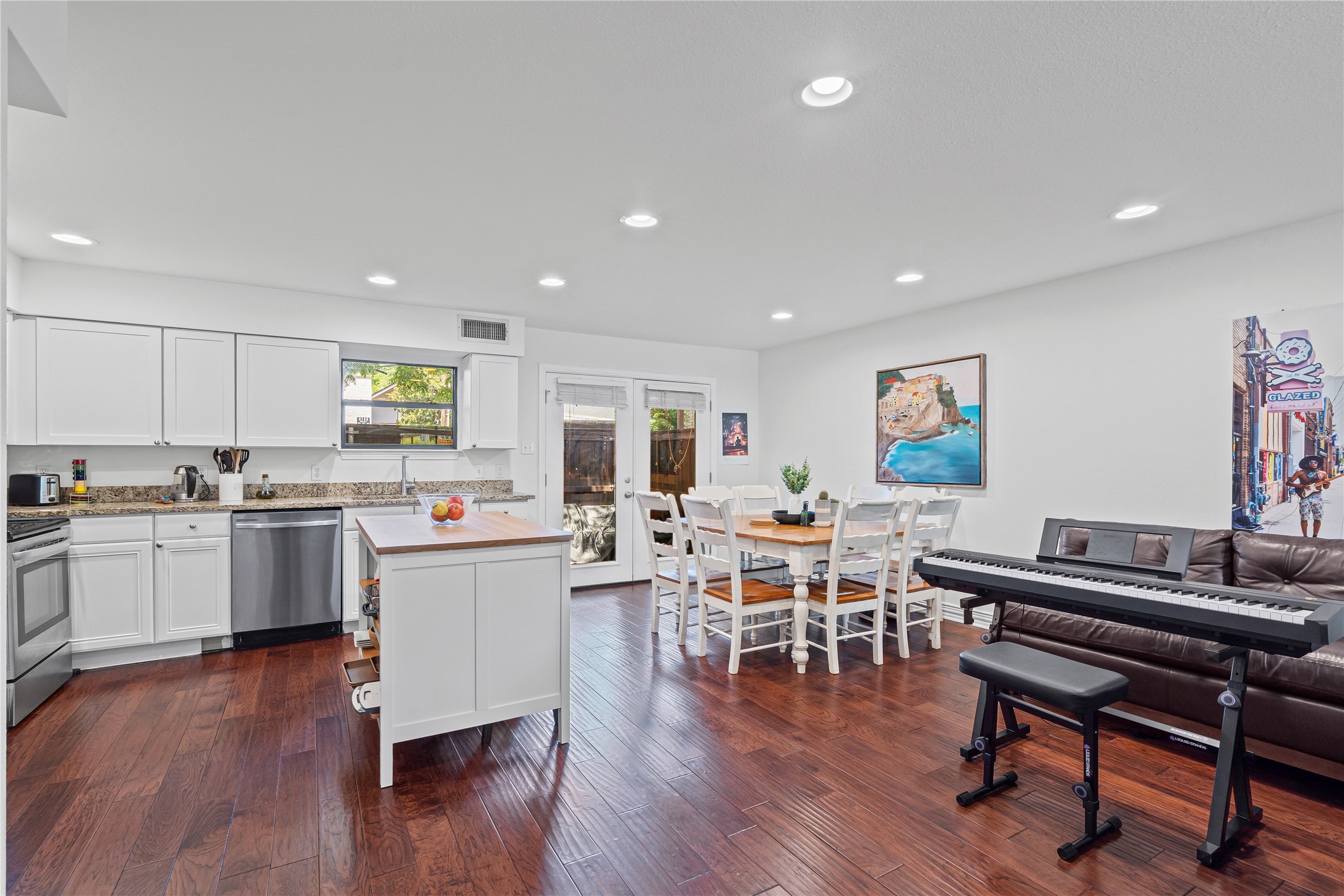 2722 Knight Street Dallas TX 75219